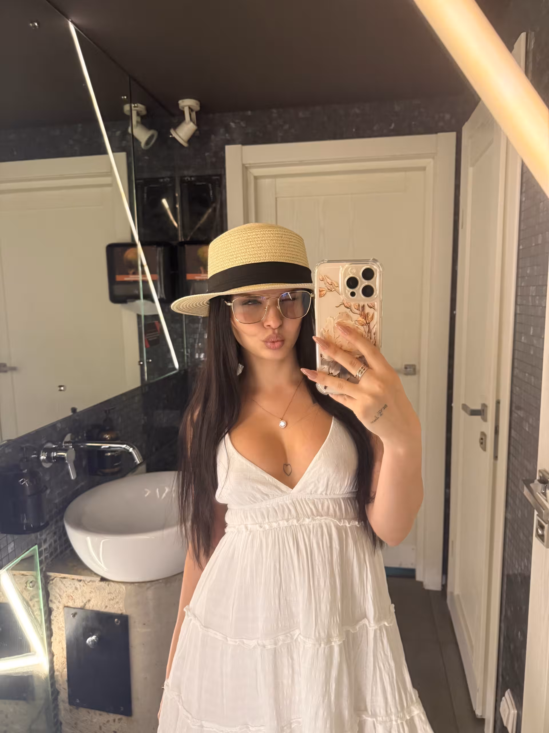 Yulya 28 yo from Odessa Ukraine I'm a fabulous bride ready to meet my beloved