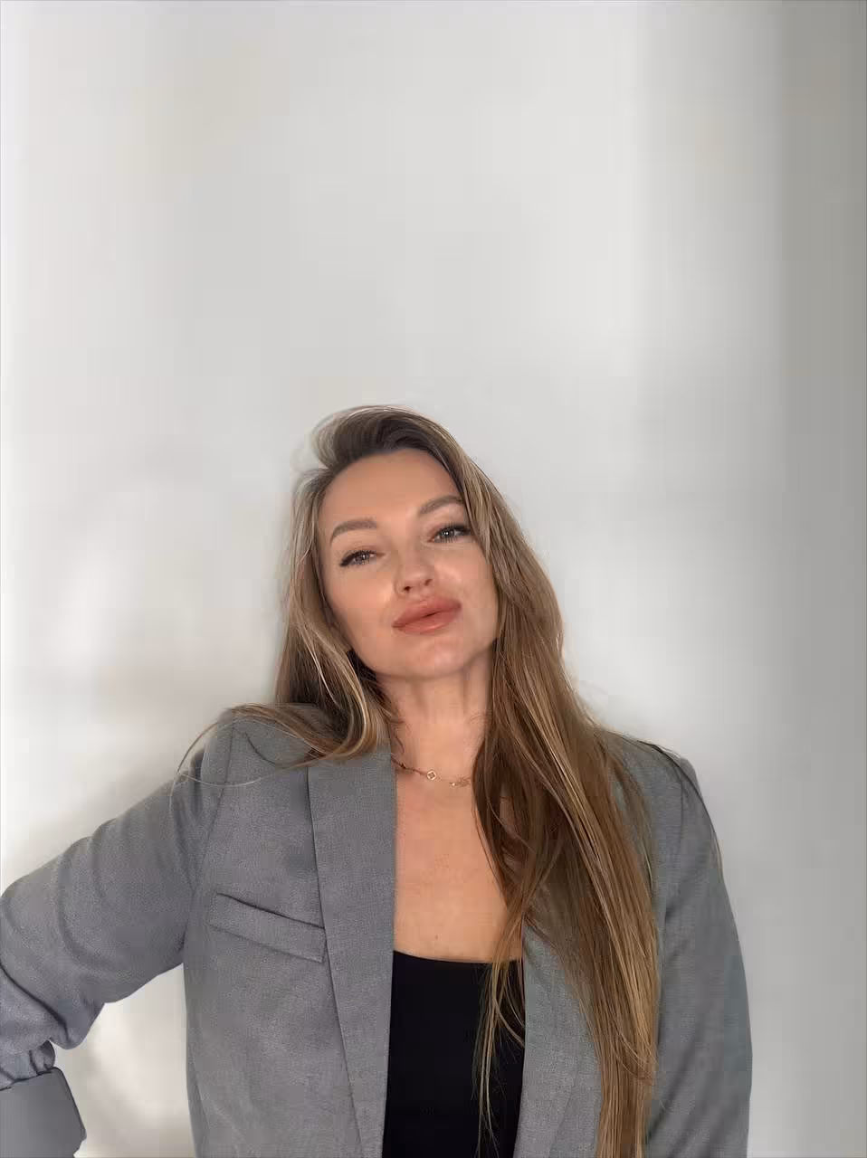 Alina 39 yo from Athens Greece I'm a fantastic bride ready to meet my beloved partner
