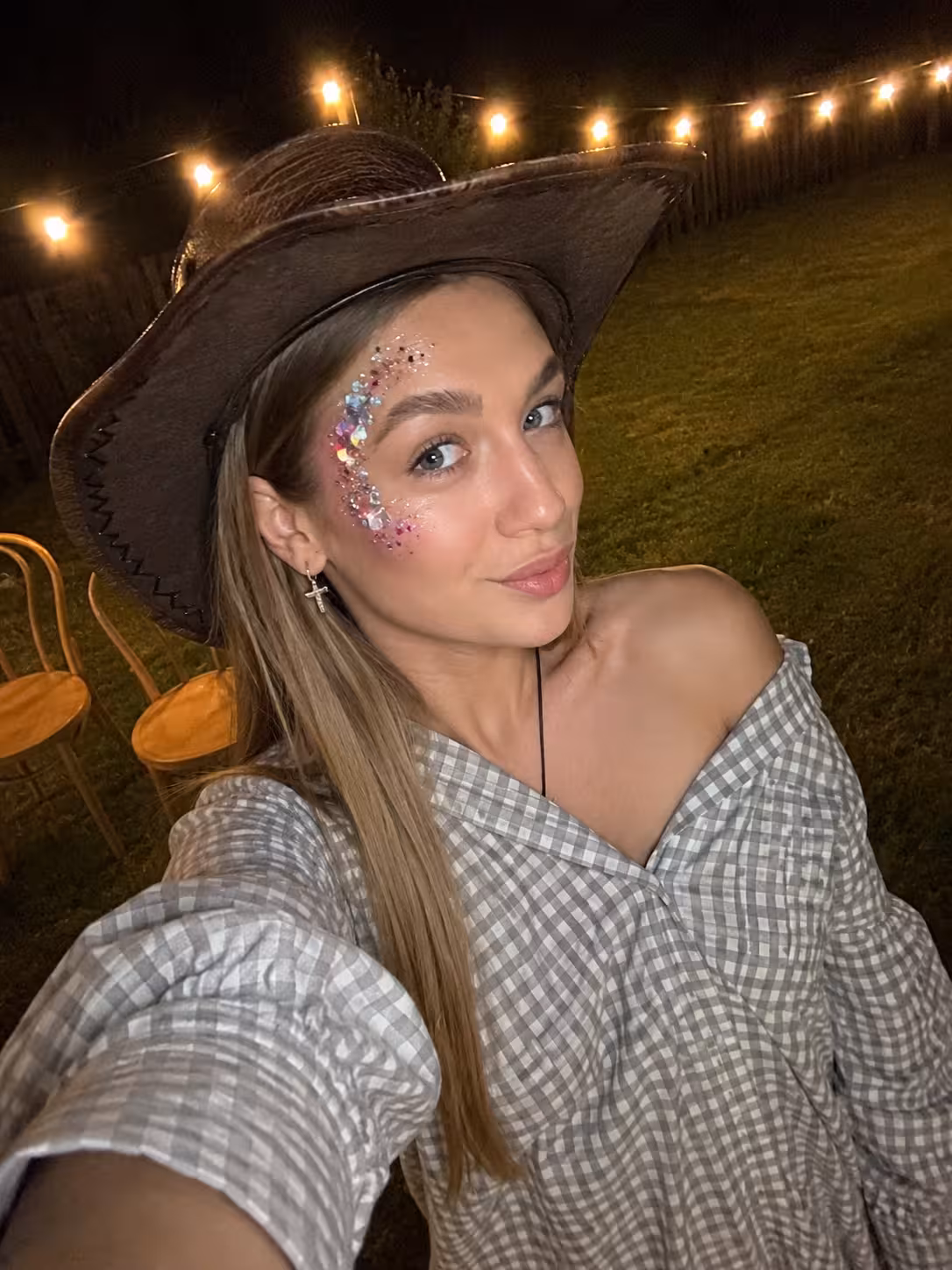 Kateryna 19 yo from Kyiv Ukraine I'm an awesome bride who needs my protector