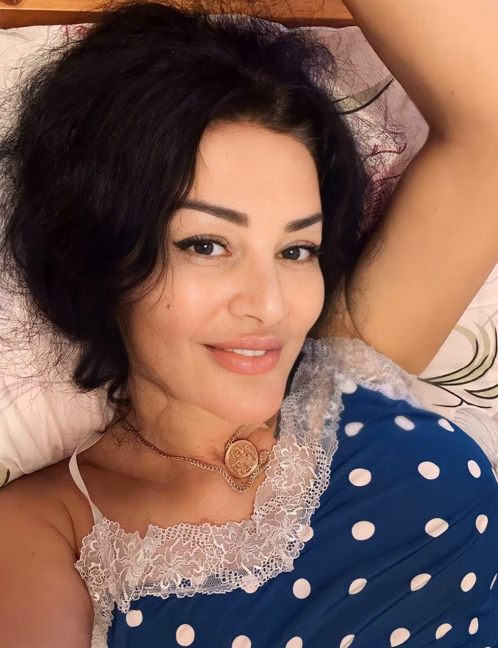 Marta 47 Athens Greece I'm a glowing bride wanting to find my protector forever