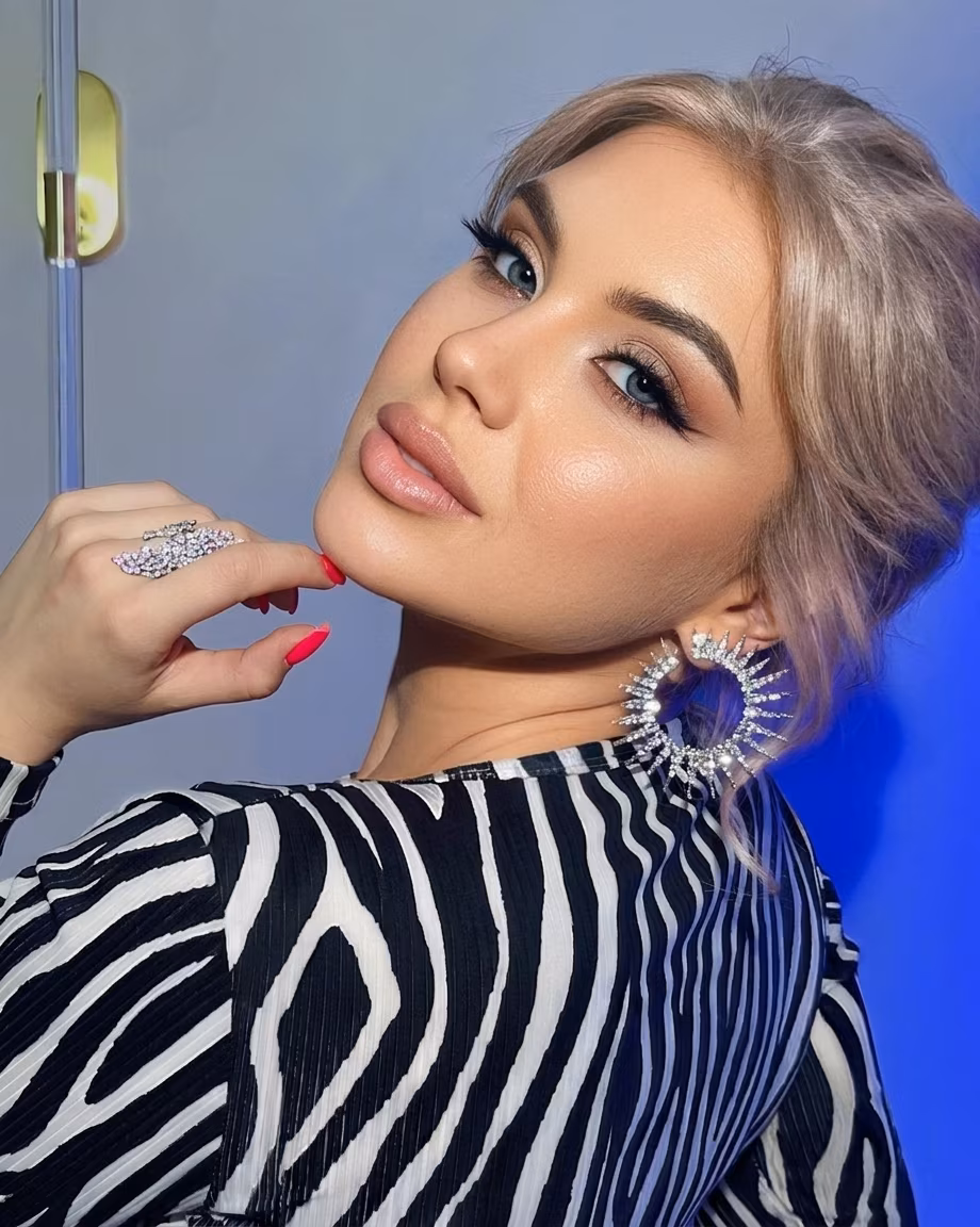 Krystyna 24 Kyiv  Ukraine I'm a magnetic bride searching for my gentleman