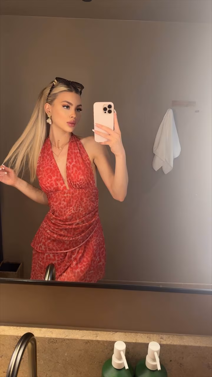 Daria 22 Kyiv Ukraine I'm a mesmerizing bride looking for my future husband