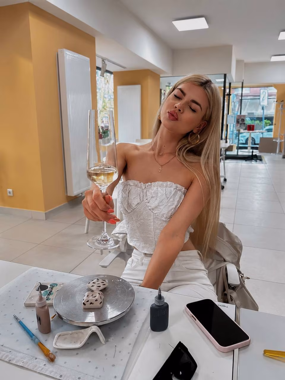 Daria 22 Kyiv Ukraine I'm a mesmerizing bride looking for my future husband