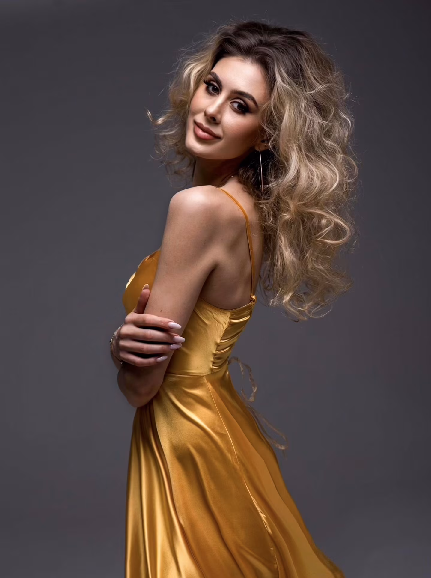 Olena 37 Kyiv Ukraine I'm an elegant bride wanting to find my other half forever
