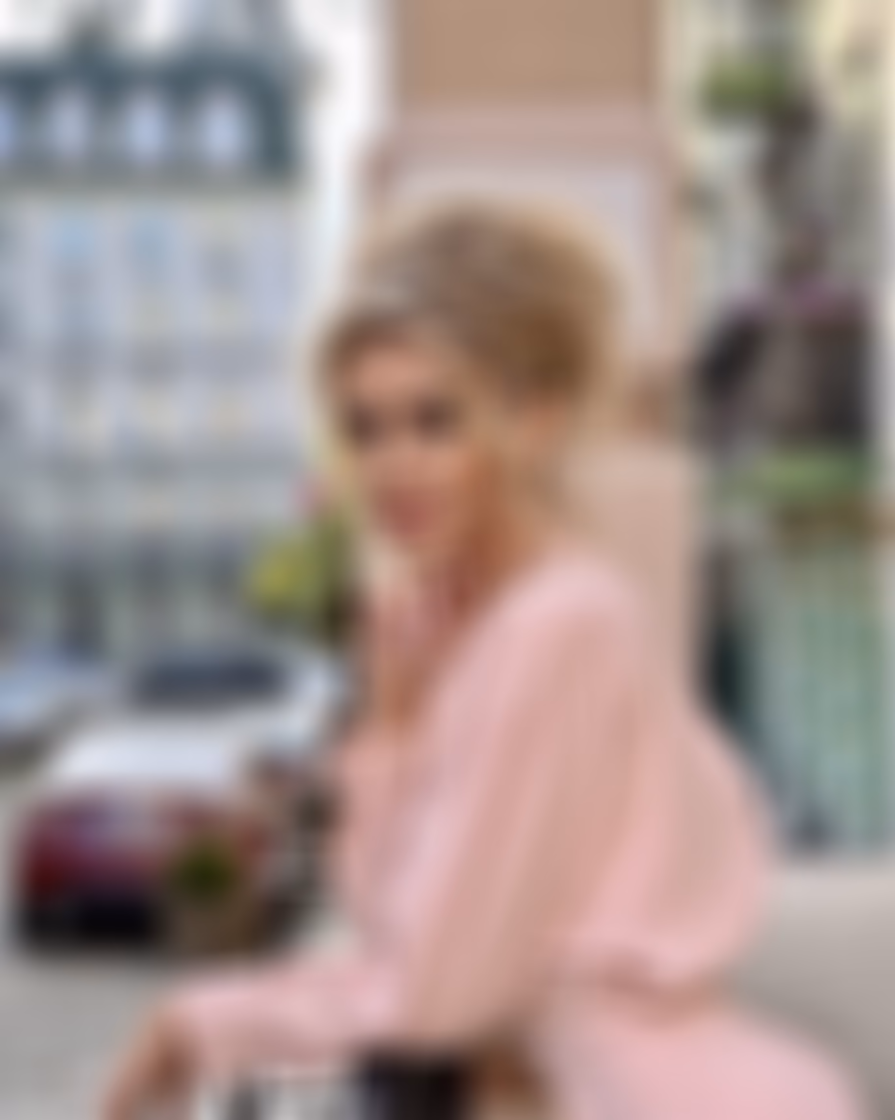 Olena 37 Kyiv Ukraine I'm an elegant bride wanting to find my other half forever