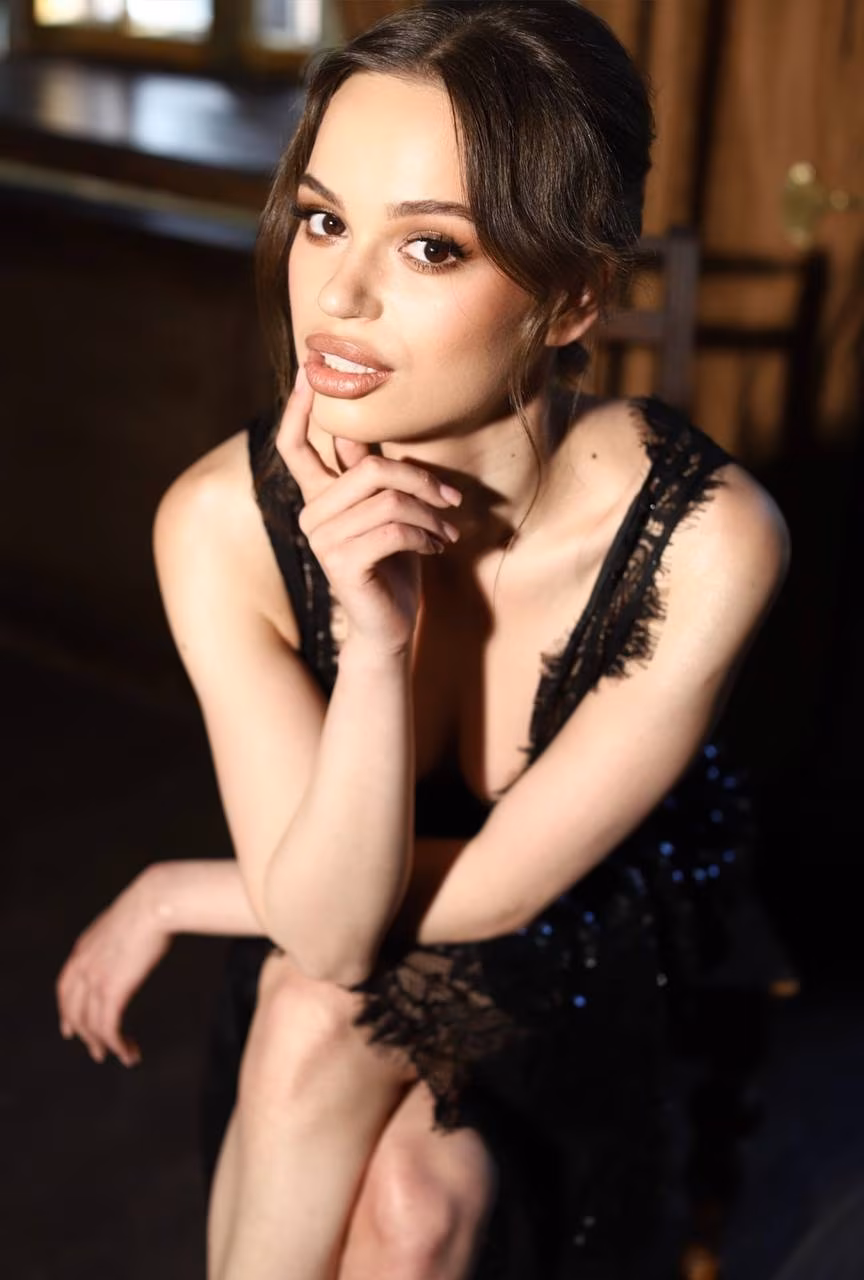 Anastasiia 21 Kyiv Ukraine I'm a captivating bride who needs my king