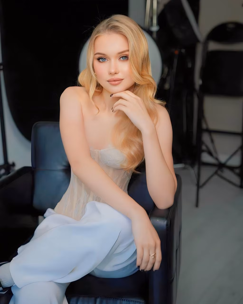 Anastasiia 19 Lutsk Ukraine I'm a lovely bride ready to find my soulmate man